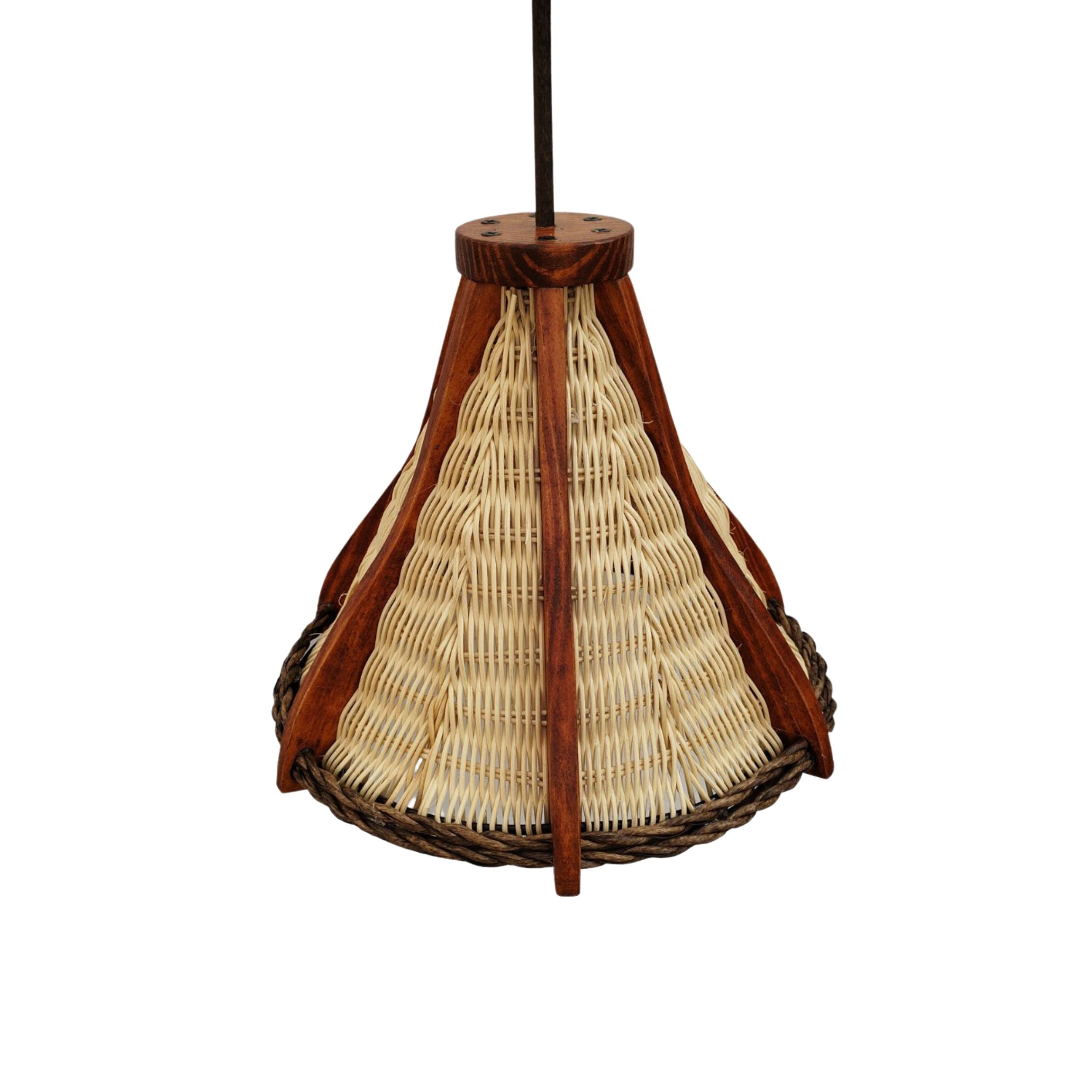 Lámpara Artesanal Tejida en Mimbre – Iluminación Natural con Estilo